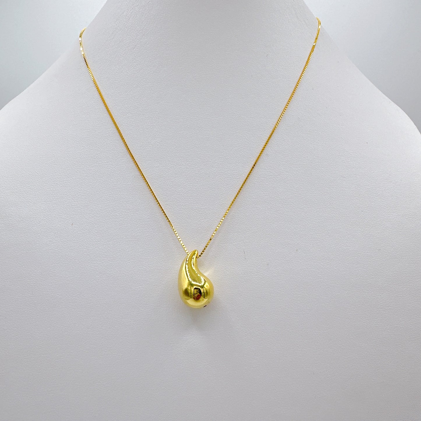 Drop Veneta Necklace