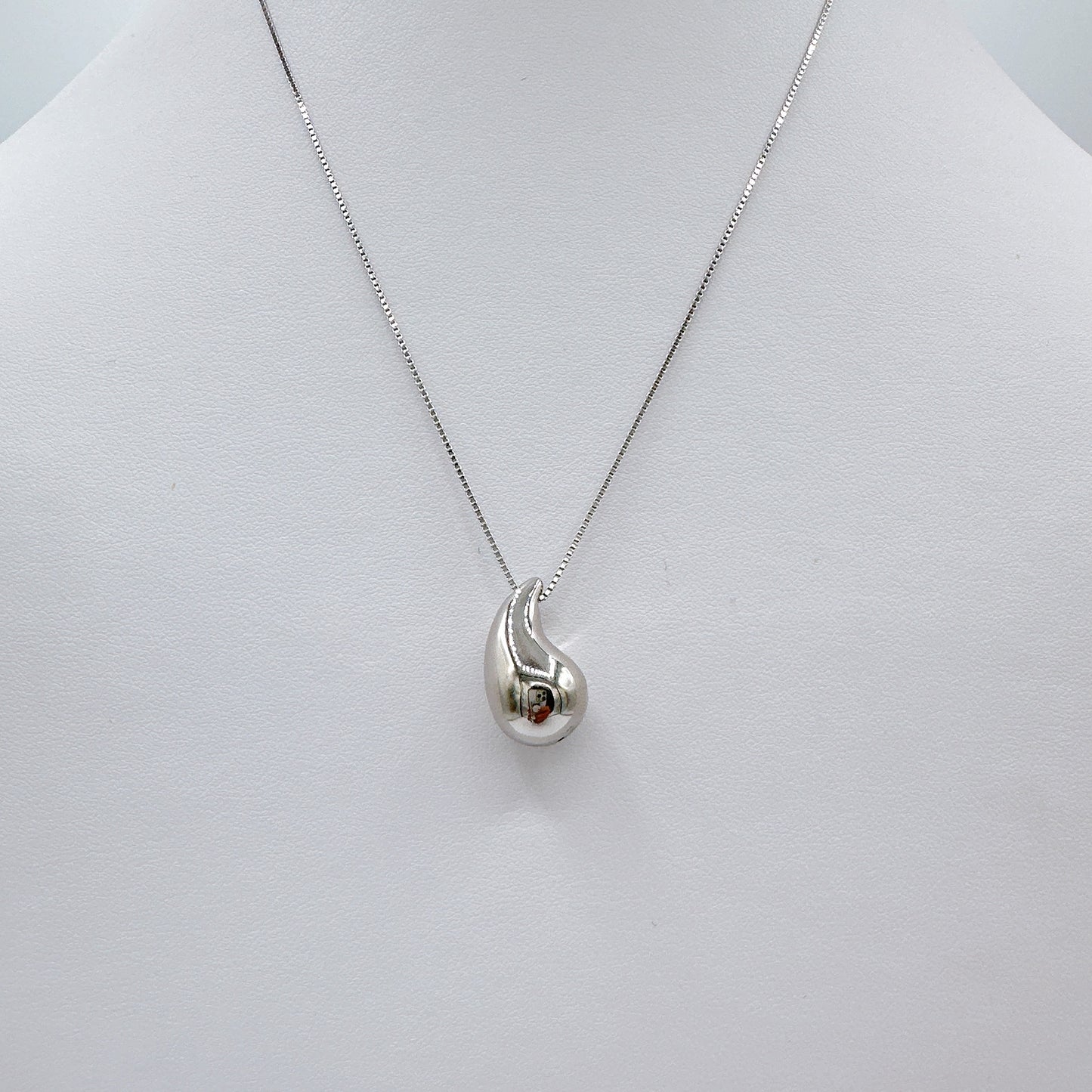 Drop Veneta Necklace
