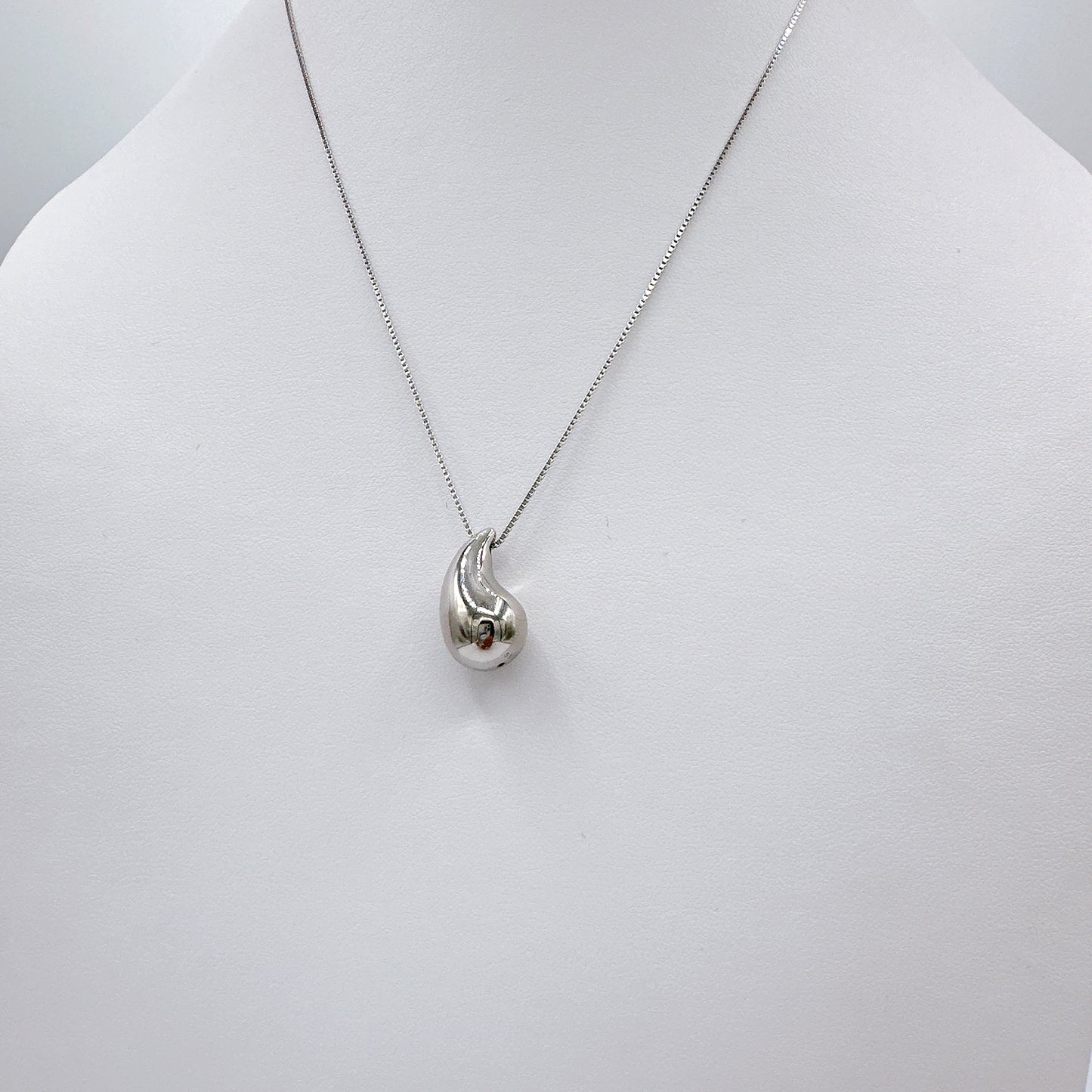 Drop Veneta Necklace